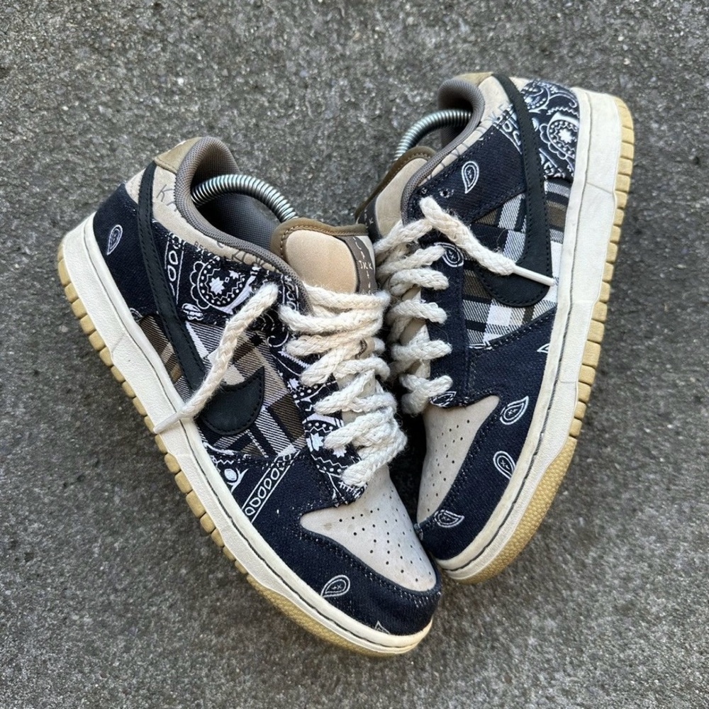 Nike Dunks Low Travis Scott limited pair